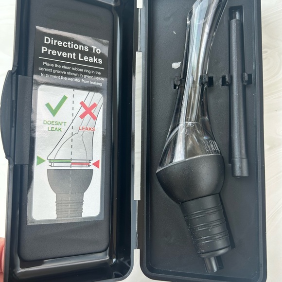 ⭐️$5 when bundled! ⭐️ Victoria Wine Aerator Pourer with Glass NWOT Sommelier - Picture 3 of 4